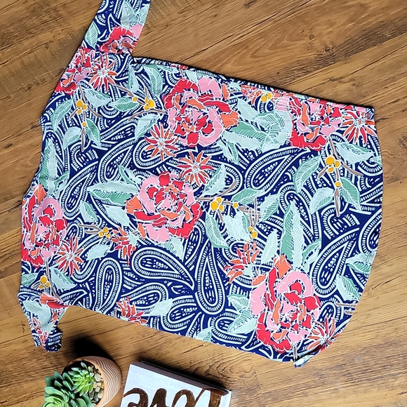 💕 Lularoe XXS Floral Irma Top - Picture 7 of 7